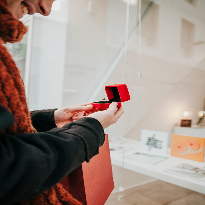 How Do Jewelry Brands Connect with Women on Social Media?