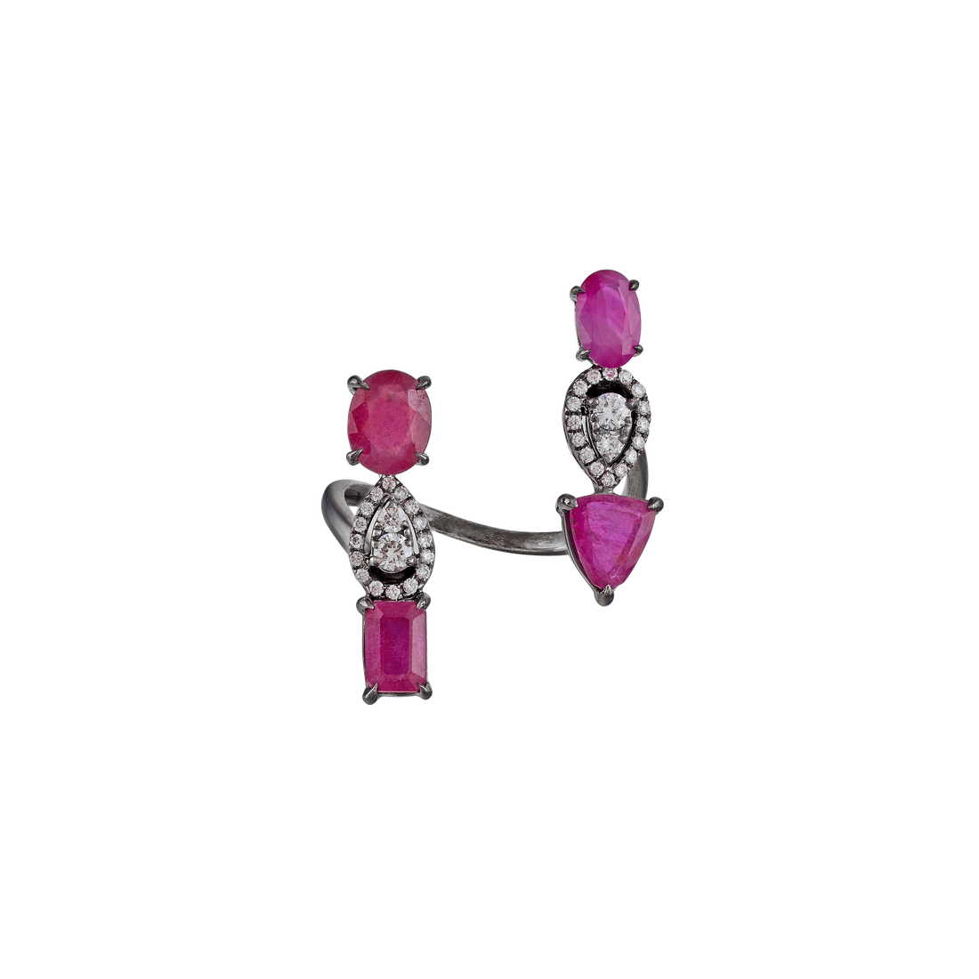 Ring in 18K black gold with VS-G diamonds and Ruby stone