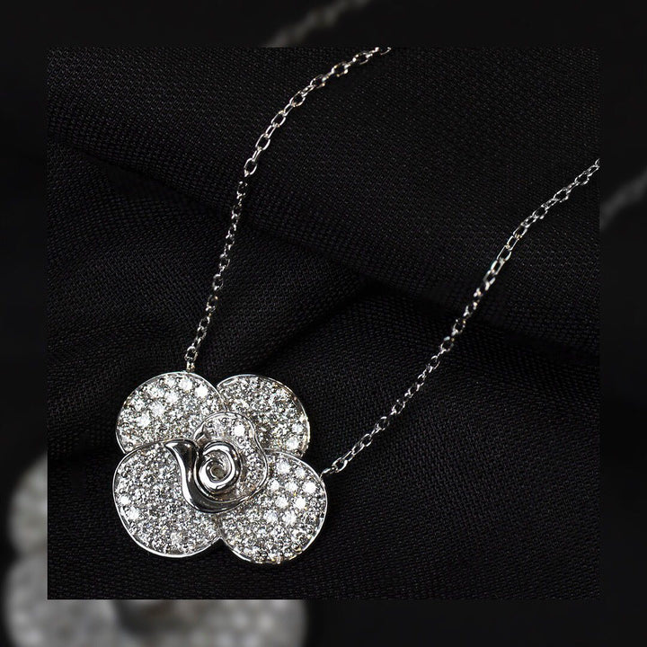 Looking for Handcrafted Gold Necklaces in Dubai? Here’s What to Know