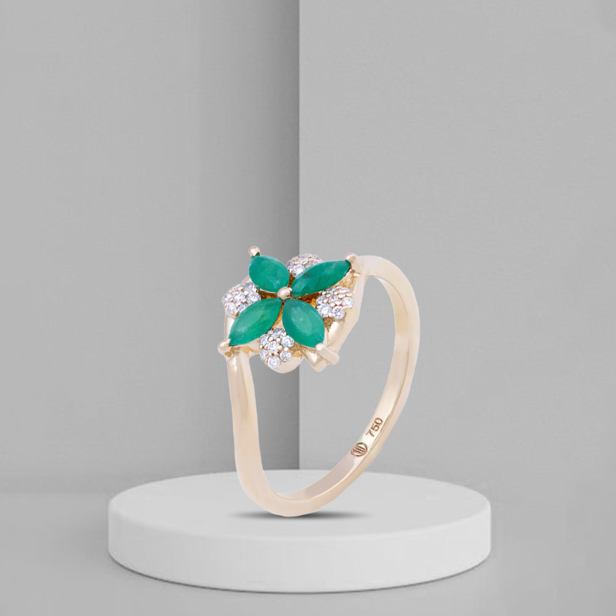 Why a Bespoke Emerald Gold Ring Is the Ultimate Statement Piece