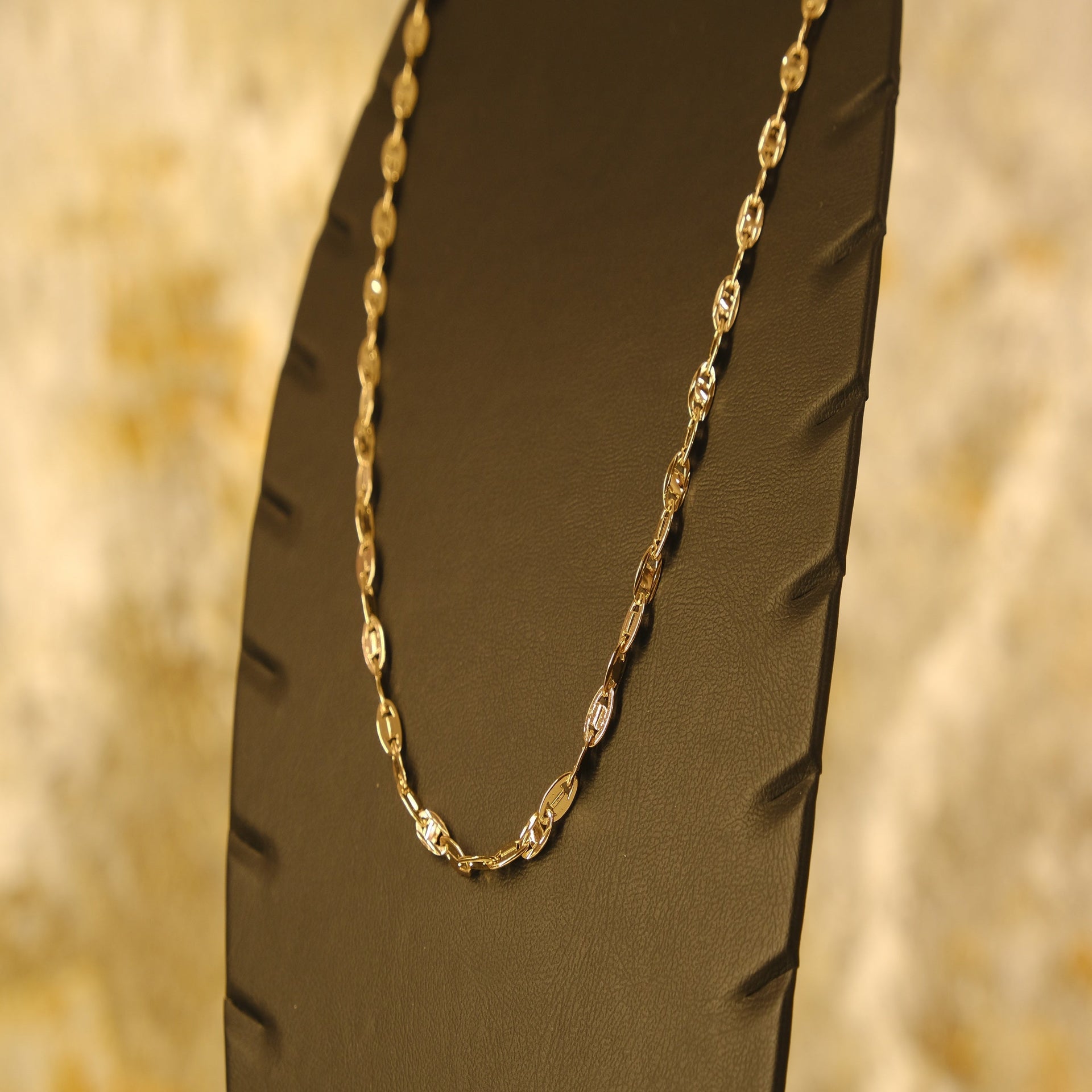 Looking for Handcrafted Gold Necklaces in Dubai? Here’s What to Know