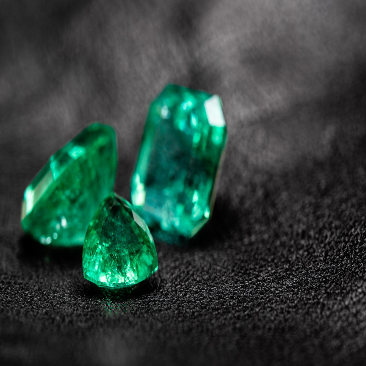 The Pros and Cons of Investing in Real Emerald Stone Jewelry in the UAE