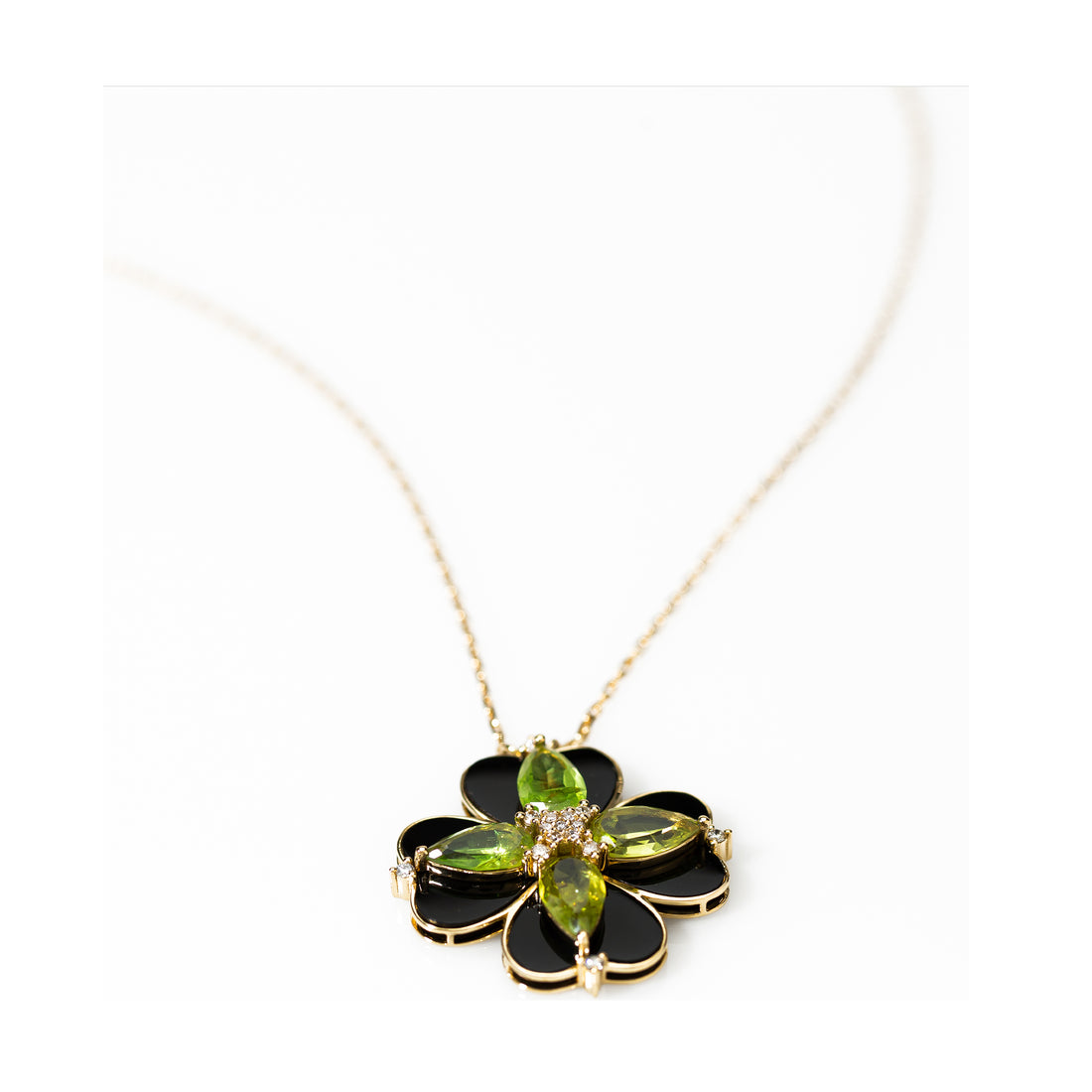 Pendant in 18k Yellow Gold with VS-G diamonds, Black onyx and peridot stones