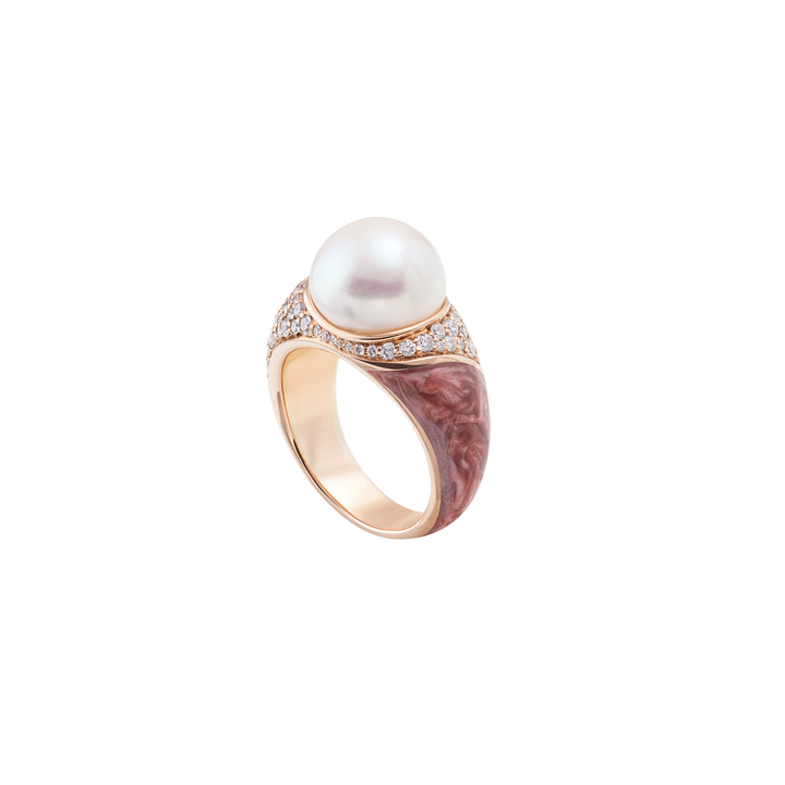 Ring in 18K yellow gold with VS-G diamonds and  White Pearl