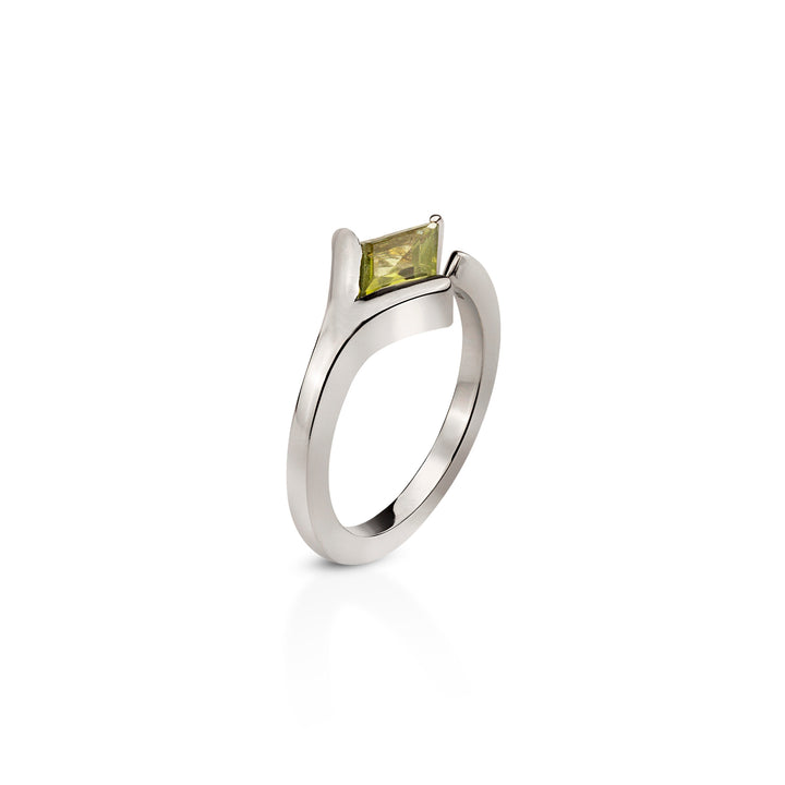 Ring in 18K White Gold And Peridot Stone - Arcobaleno Collection