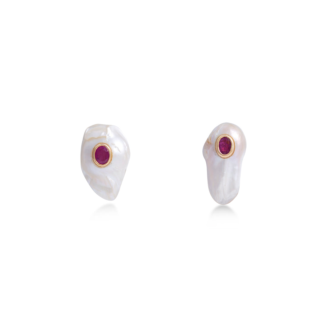 Pearl inspire 18K yellow gold with Ruby stone and white